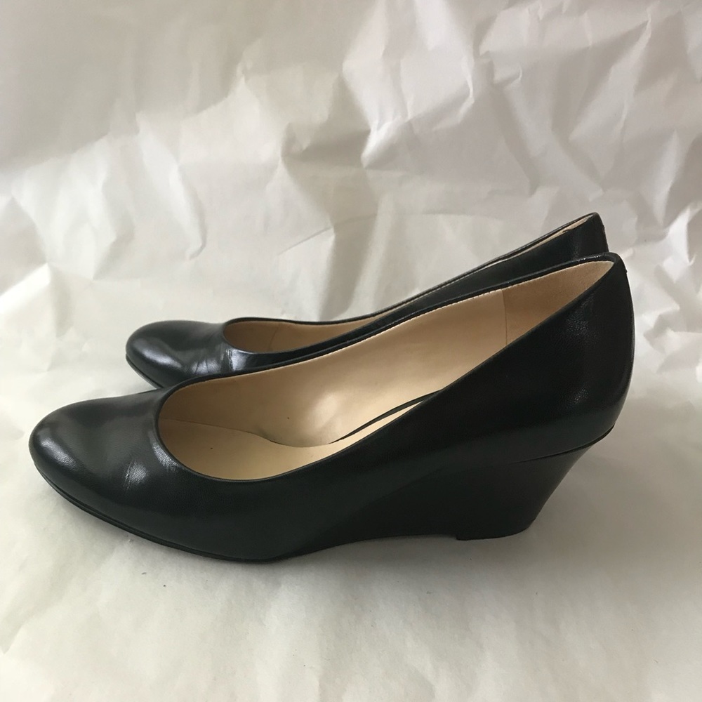 Nine West wedge pump in black